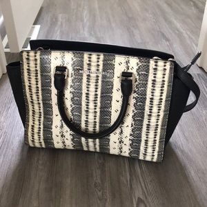 Micheal Kors Purse